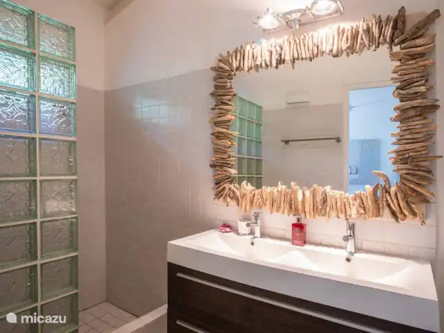 My Sunny Place | Curaçao, Banda Abou (ouest), Cas Abao - villa Salle de bain partagée de la chambre 2 et de la chambre 3.