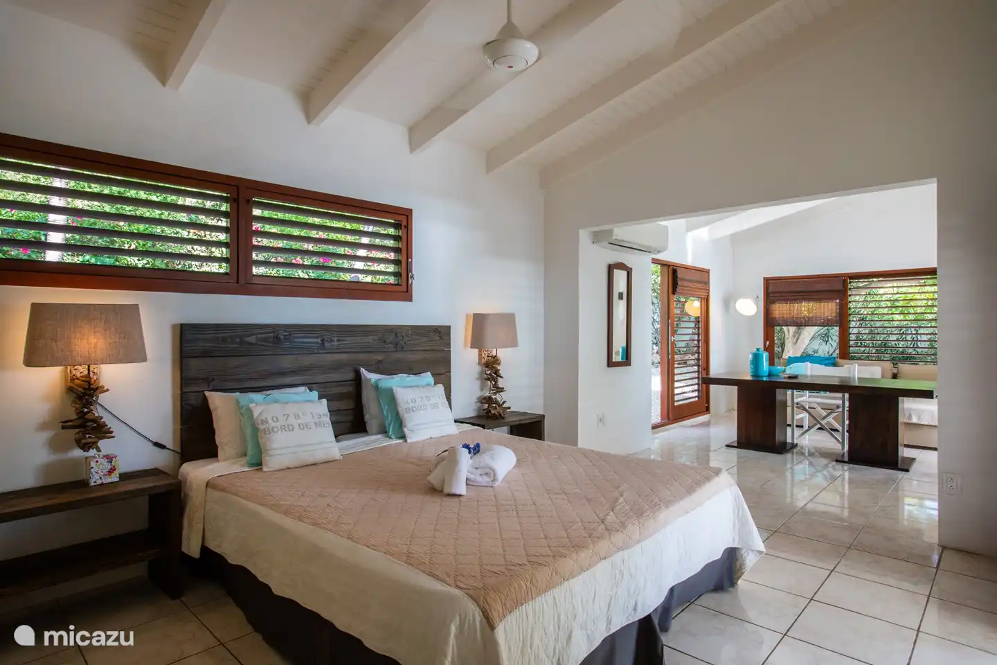 Schlafzimmer 3 mit Klimaanlage und TV-Ecke.