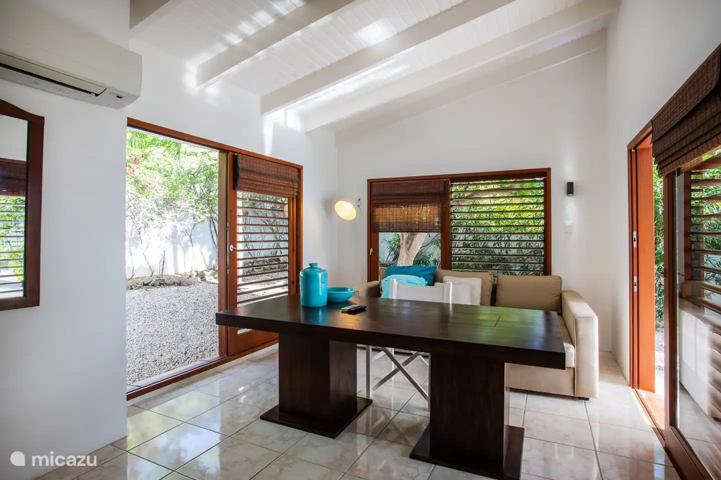 Schlafzimmer 3 mit Klimaanlage und TV-Ecke.