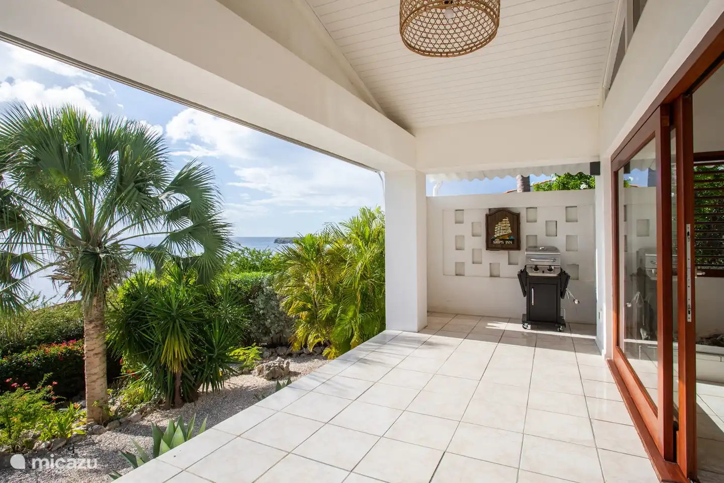 Veranda mit Gasgrill.