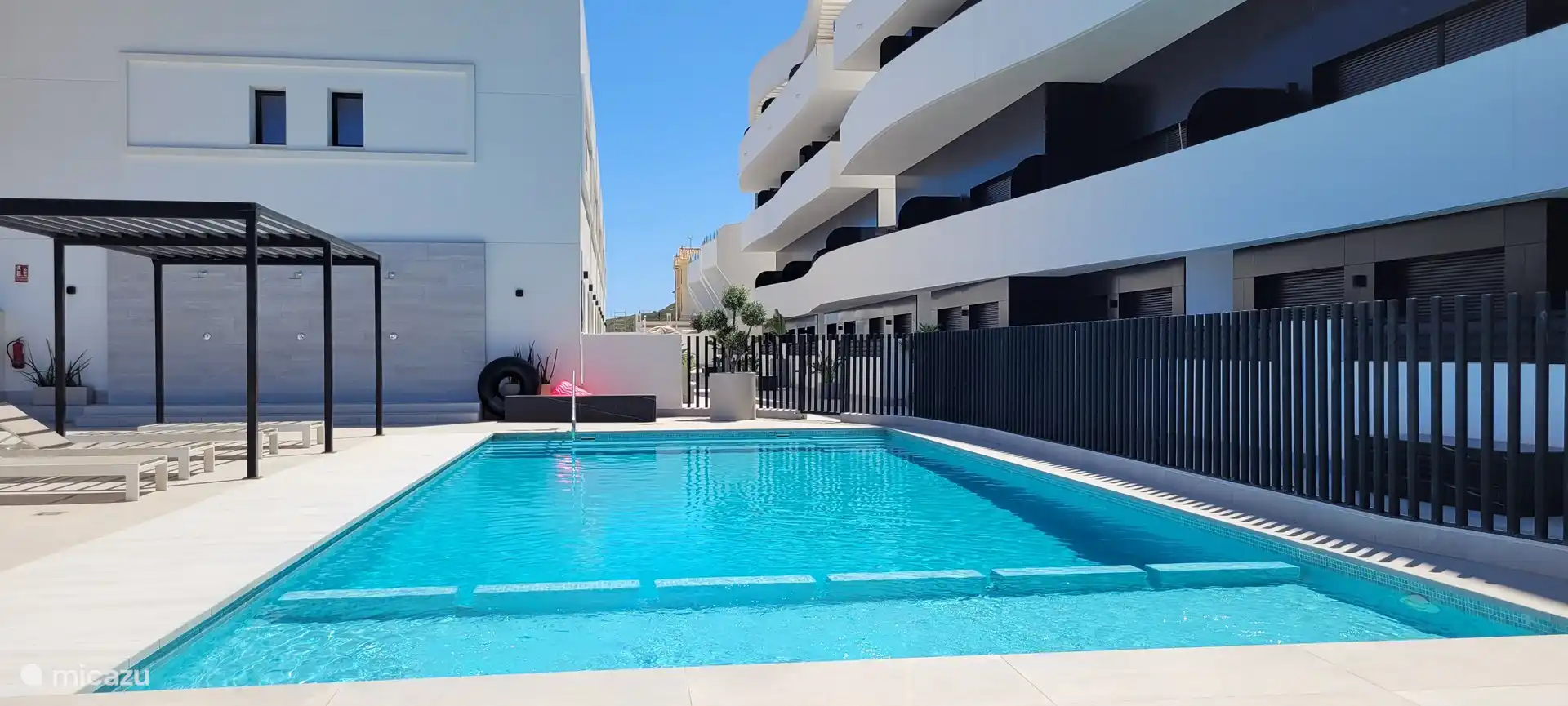 Piscine avec espace pour enfants