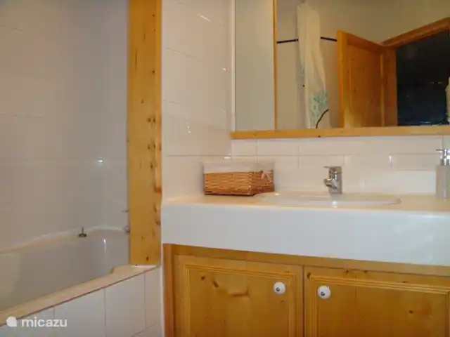 Chalet Clémentine. Pas de frais supplémentaires | France, Isère, Oz-en-Oisans - chalet salle de bains