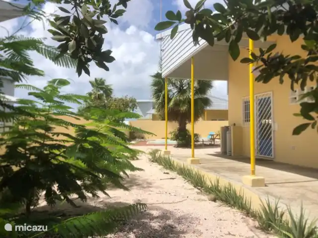 Villa Kolibrie à Julianadorp | Curaçao, Curaçao-Centre, Julianadorp - villa L’abri d’auto et l’allée