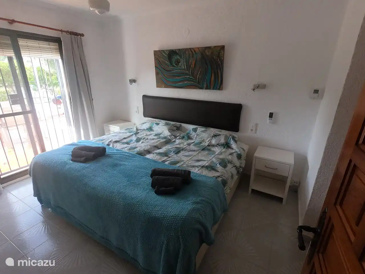 Master slaapkamer met airco, fan en met ensuite badkamer