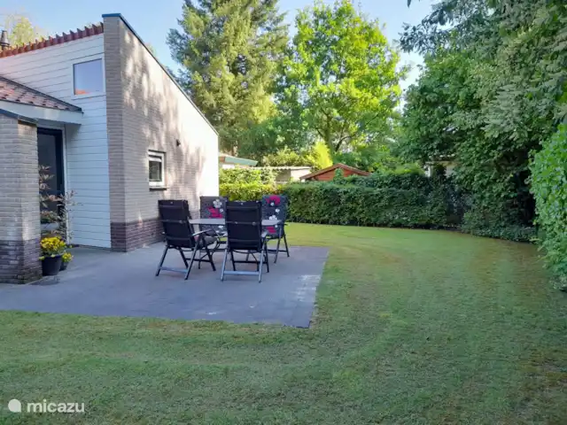 Frederiksoord 5 en Países Bajos, Güeldres, Putten - bungaló El Bungalow 5 dispone de un amplio jardín donde se puede disfrutar.