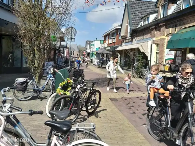 Frederiksoord 5 en Países Bajos, Güeldres, Putten - bungaló El acogedor centro de Putten. El miércoles por la mañana tenemos un bonito mercado.