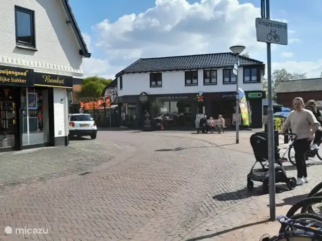 Frederiksoord 5 en Países Bajos, Güeldres, Putten - bungaló El centro de Putten tiene muchas tiendas agradables.