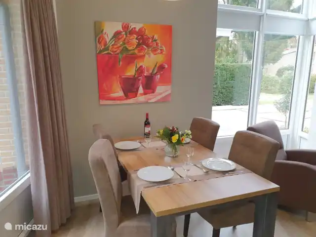 Frederiksoord 5 en Países Bajos, Güeldres, Putten - bungaló Acogedora zona de comedor