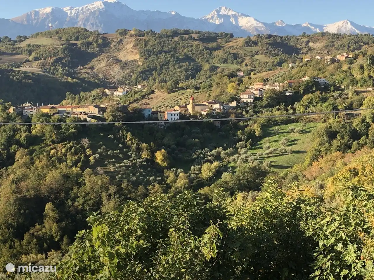 Vue depuis le balcon avec le Gran Sasso en arrière-plan