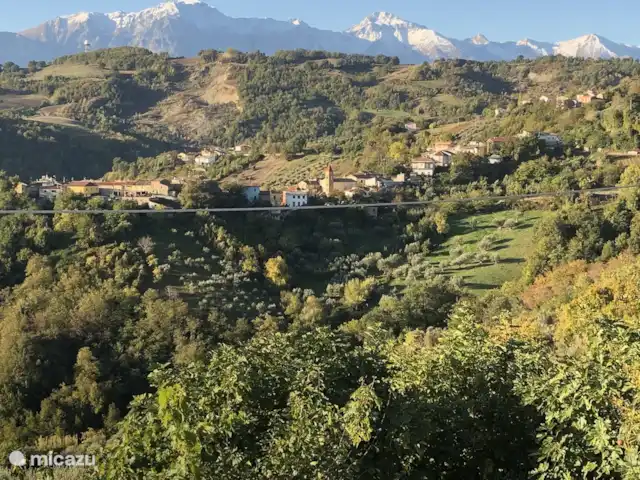 Casa delle Rose huren in Italië, Abruzzen, Cermignano - vakantiehuis Uitzicht vanaf het balkon met op de achtergrond de Gran Sasso