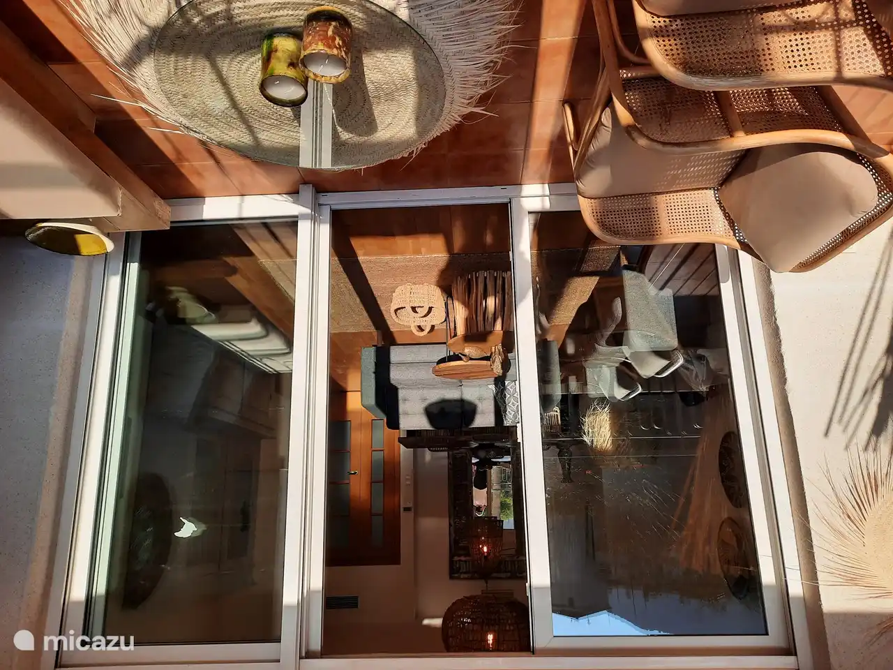 Un coup d'oeil dans le salon.