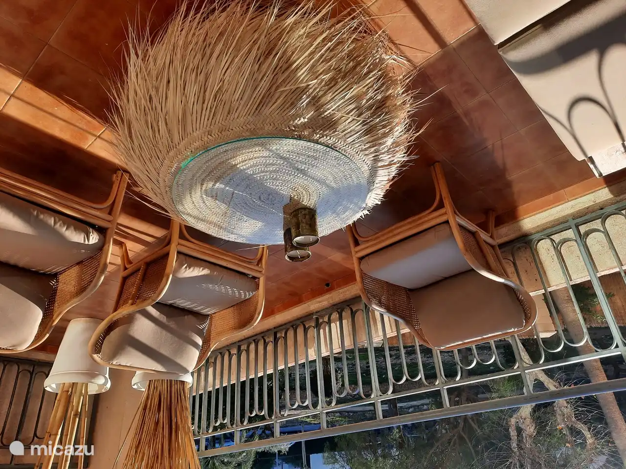 Nous avons pensé qu'il était important de le meubler complètement à notre goût dans l'espoir que vous l'aimerez aussi.