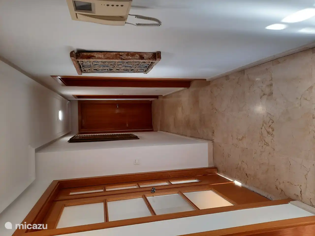 Le couloir en entrant dans l'appartement.