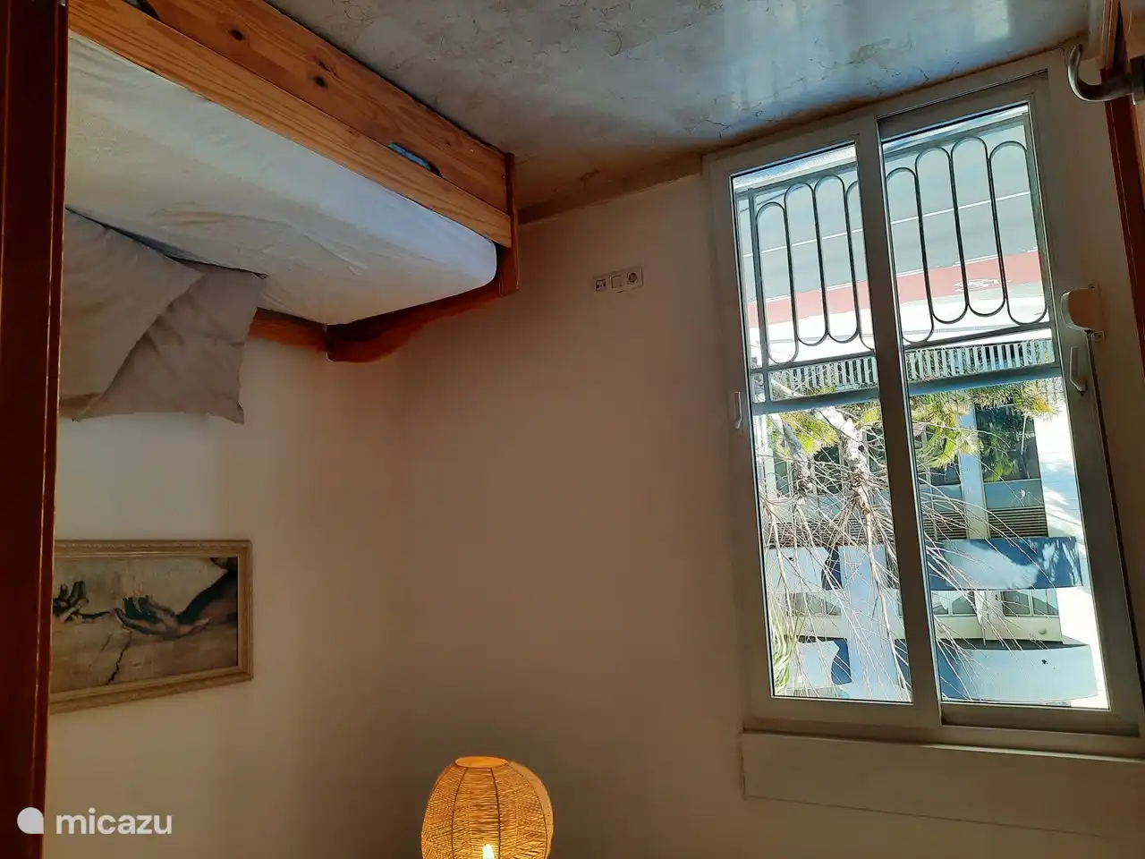 Cette chambre dispose également de placards où vous pourrez ranger tous vos vêtements.