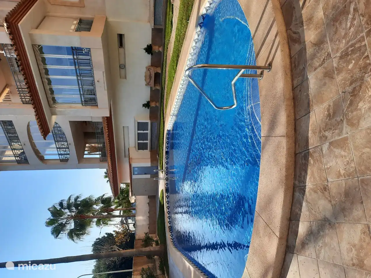 Une belle piscine que vous pouvez utiliser en tant qu'invité.