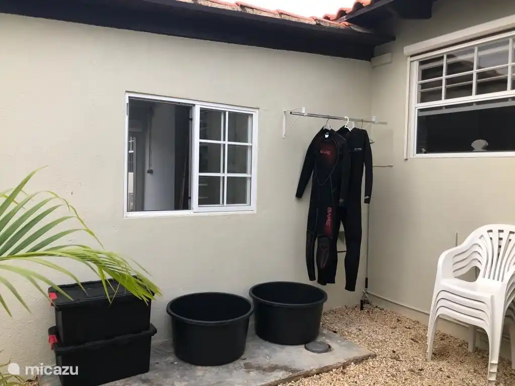 Attributes and running water (outside tap) for cleaning and hanging out diving gear