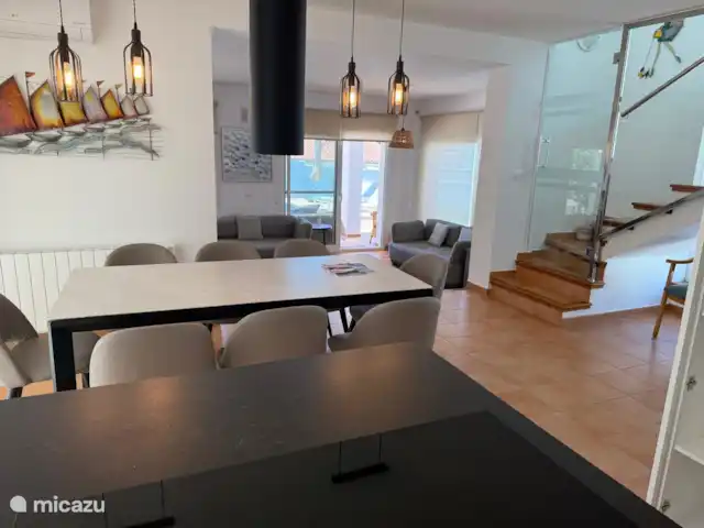 Casa Pacifico Moraira | Espagne, Costa Blanca, Moraira - villa La nouvelle cuisine ouverte (mai 2025) est équipée de tous les appareils de luxe tels qu’un lave-vaisselle, un four, un micro-ondes et un réfrigérateur avec tiroirs de congélation