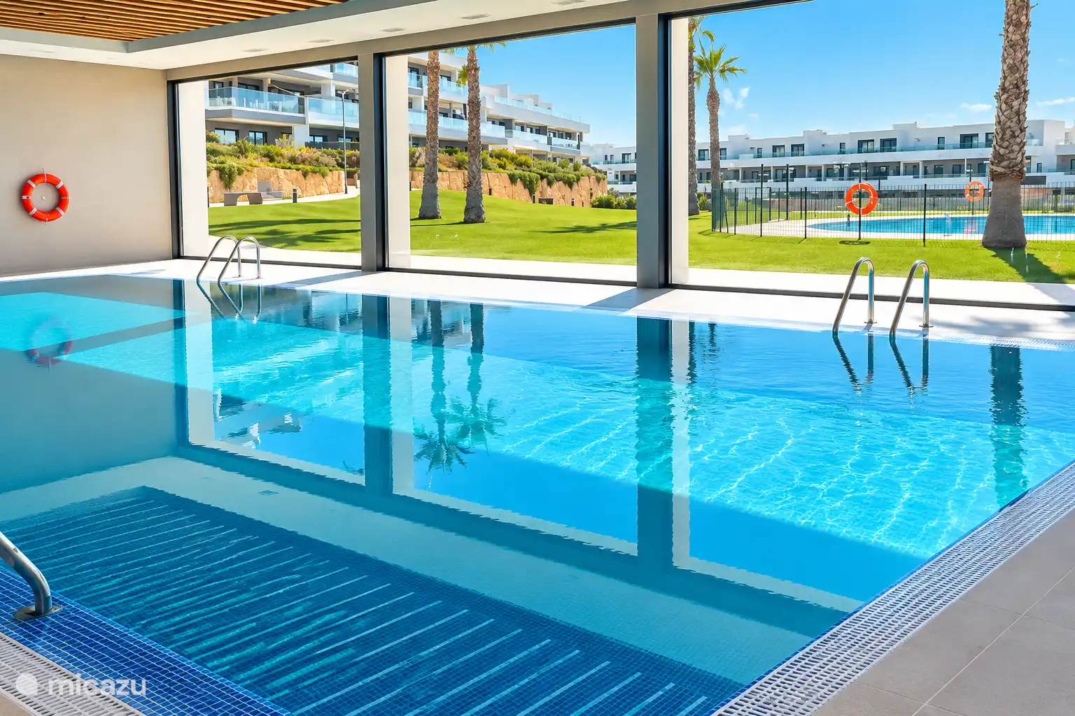Piscine intérieure chauffée