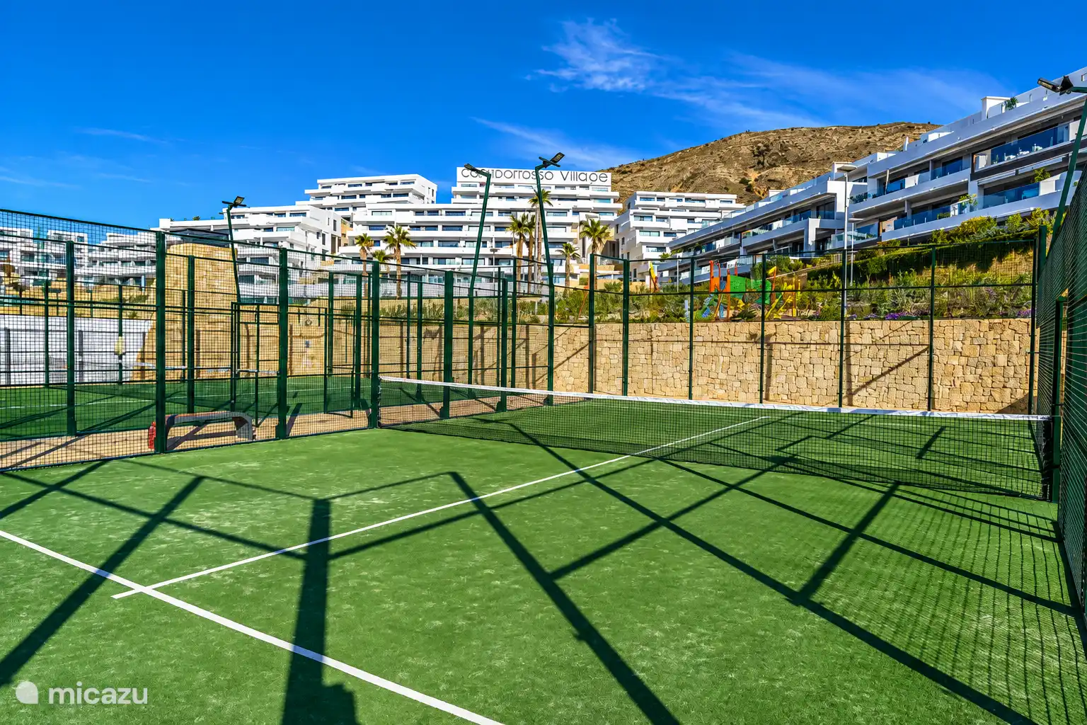 Paddle court