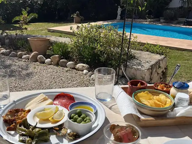 Casa La Morada | Espagne, Costa Blanca, Jávea - finca Vue du jardin sur la piscine sur le côté de la maison.
