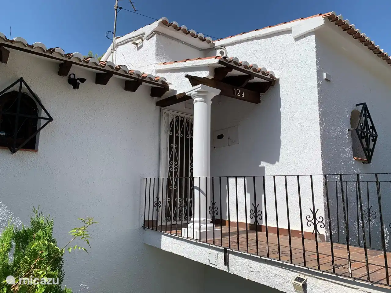 Entrée par la route