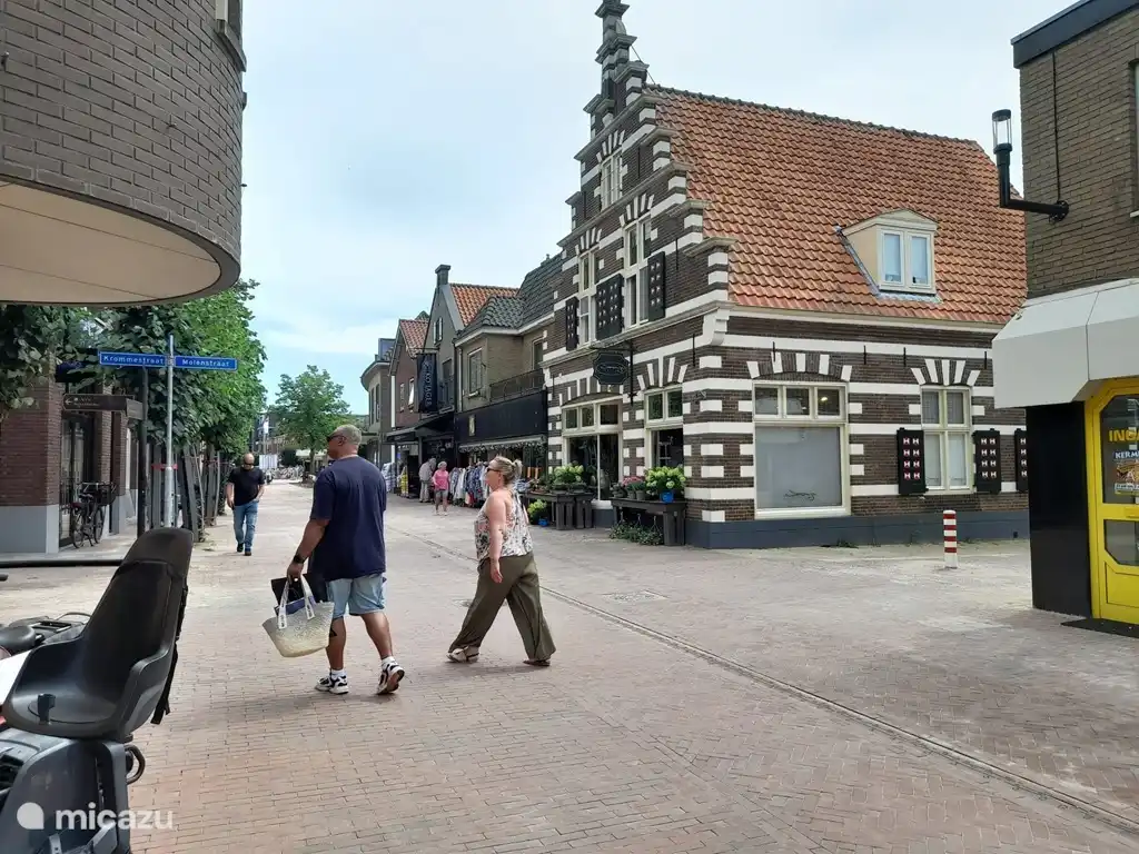 In het gezellige centrum van Putten kan je heerlijk winkelen of even wat eten op het terras. Op woensdag is er een gezellige markt.