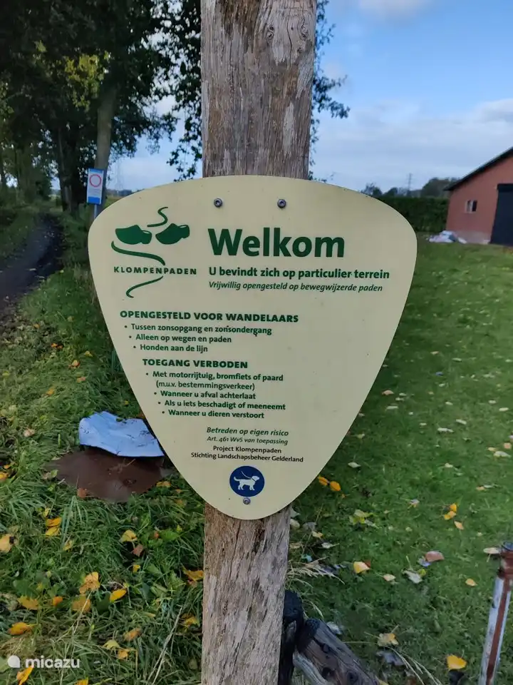 In der Nähe des Parks gibt es mehrere Holzpfade. Wenn du den Klompenpad wanderst, kommst du an sehr schöne Orte am Stadtrand von Putten in Richtung Nijkerk. 