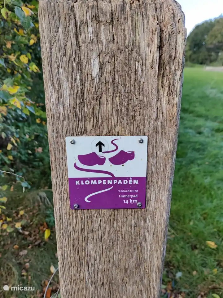 Genießen Sie Spaziergänge entlang der Bauernhöfe, auf sandigen Wegen und durch die Wiesen.