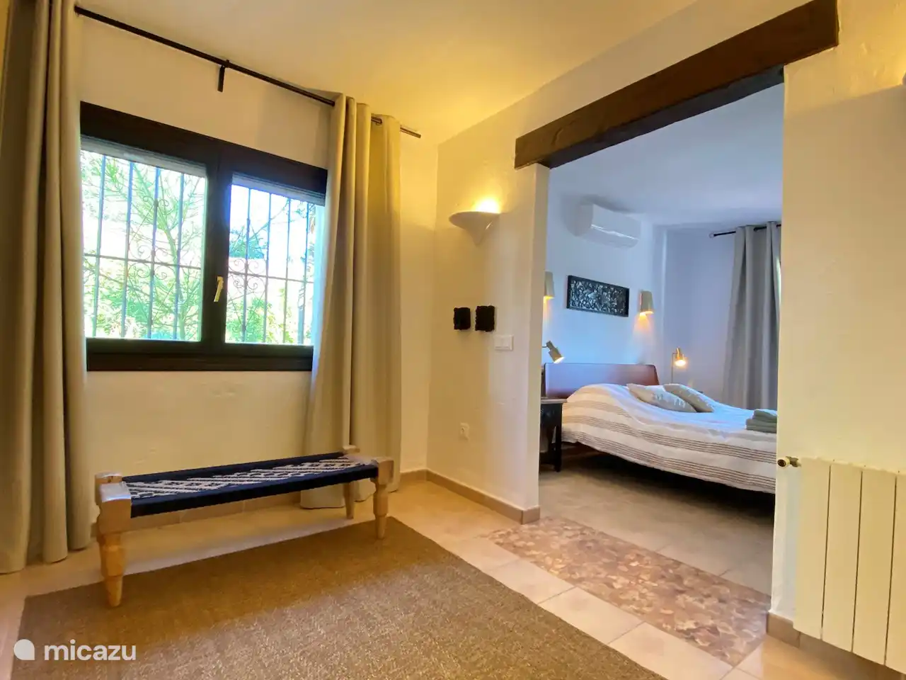 Side room of master bedroom with walk-in room incl closets