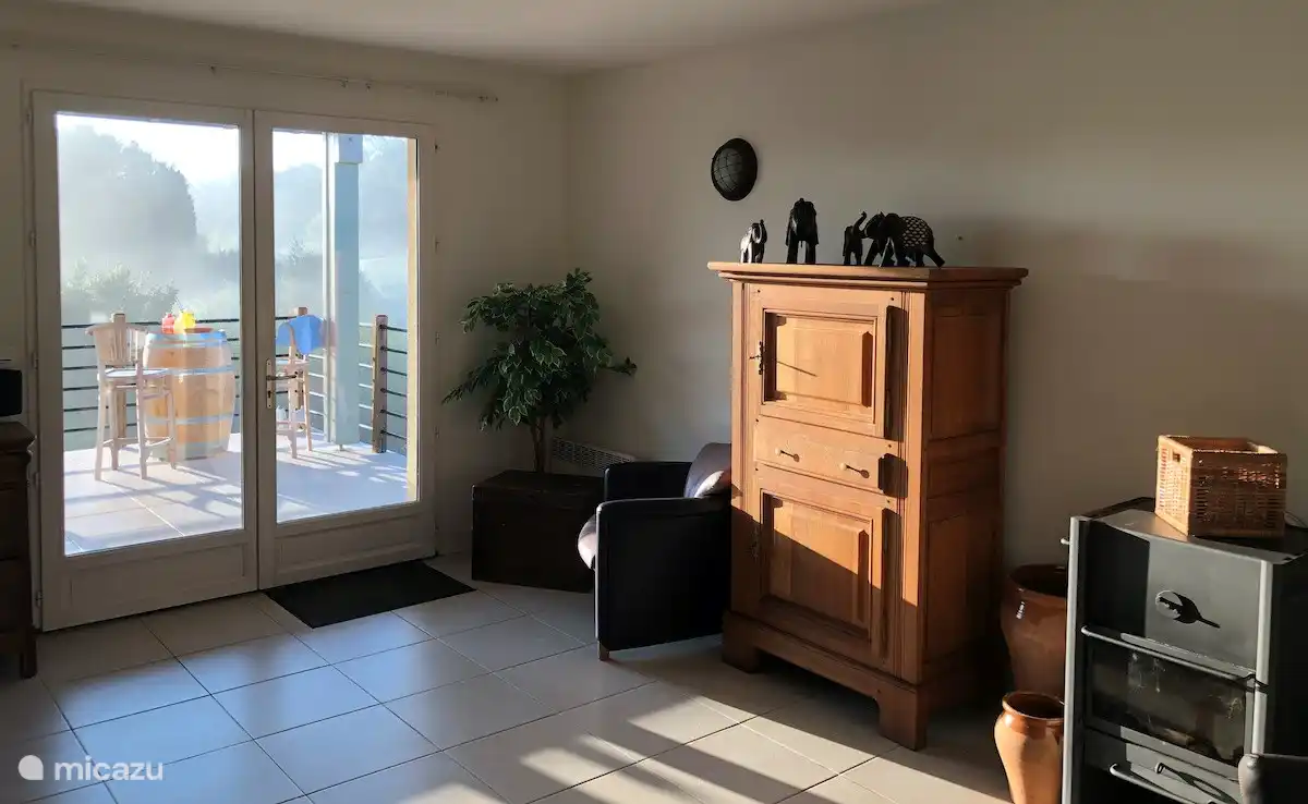 The French doors lead you to the covered terrace where there is a round table with 4 chairs. This place is very suitable for a delicious breakfast in the morning sun or an aperitif in the shade with a unique view of the beautiful nature.