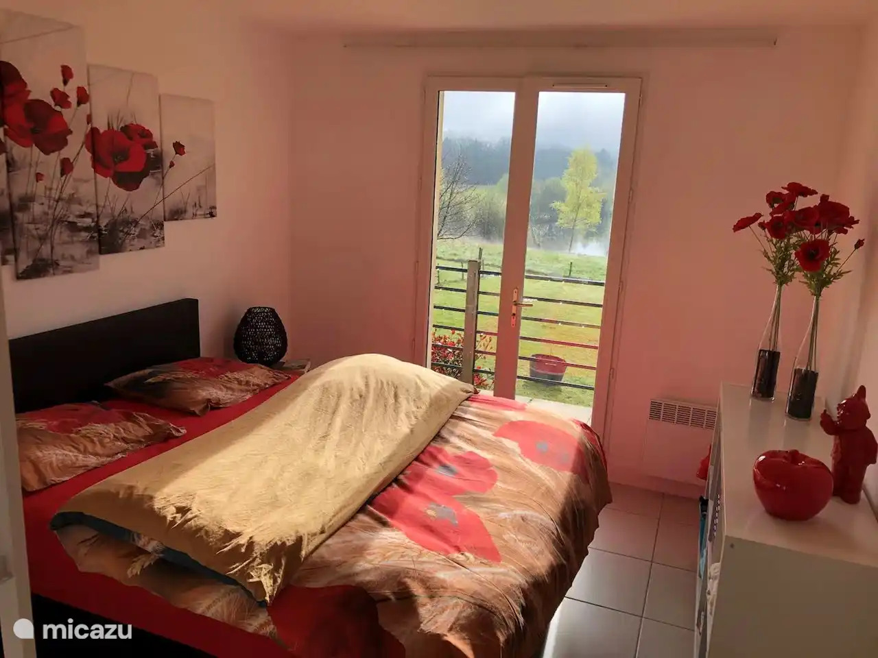 NEW!!!! The master bedroom with poppie accents. Blessed awakening with a beautiful view of the ponds...