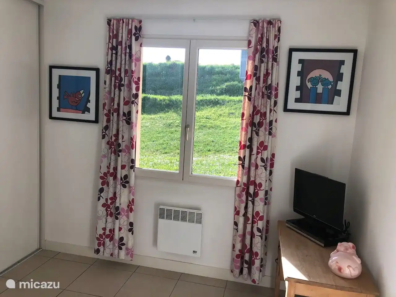 The children's room: Chambre Maxou with desk and new cabin bed. Here are 2 colorful serigraphs by the Dutch artist Piet Quekel. These unique works are hand signed and numbered.