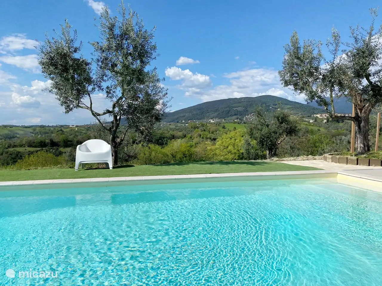 Hermosa vista en la piscina