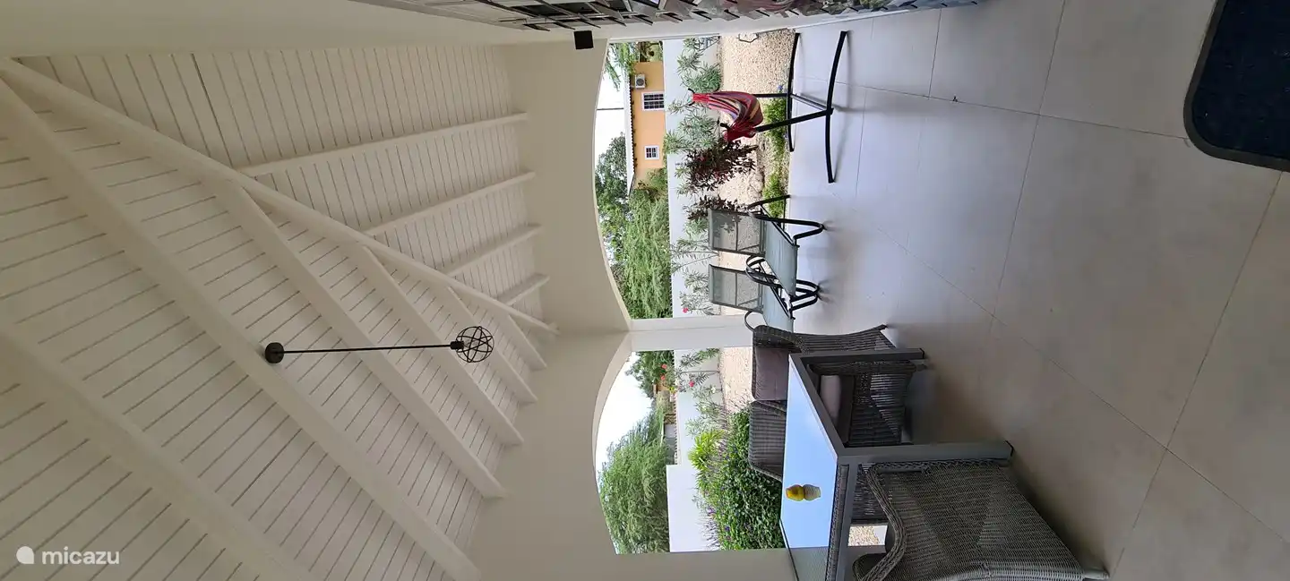 Terrace with high ceiling.