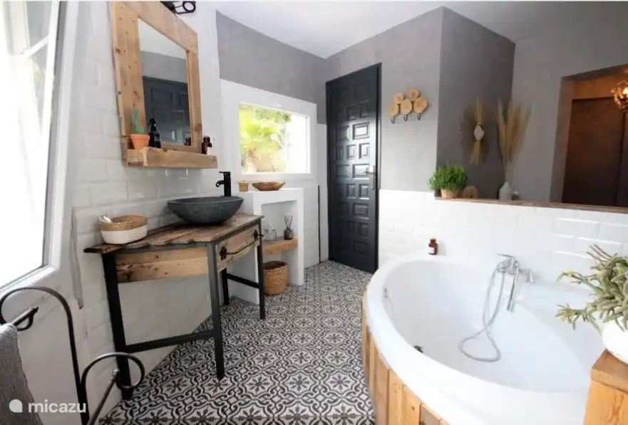 Honeymoon bedroom, with bath and walk-in wardrobe