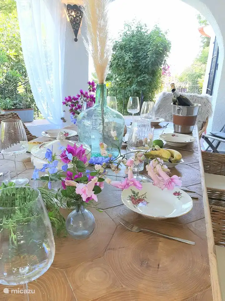 Table setting in Naja