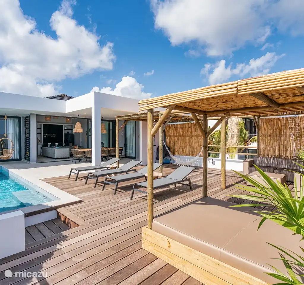 Lamar Villa's Penthouse Fiji