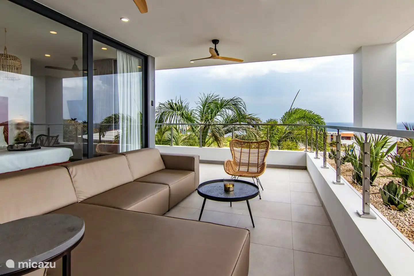 Terrasse an der Vorderseite mit Meerblick