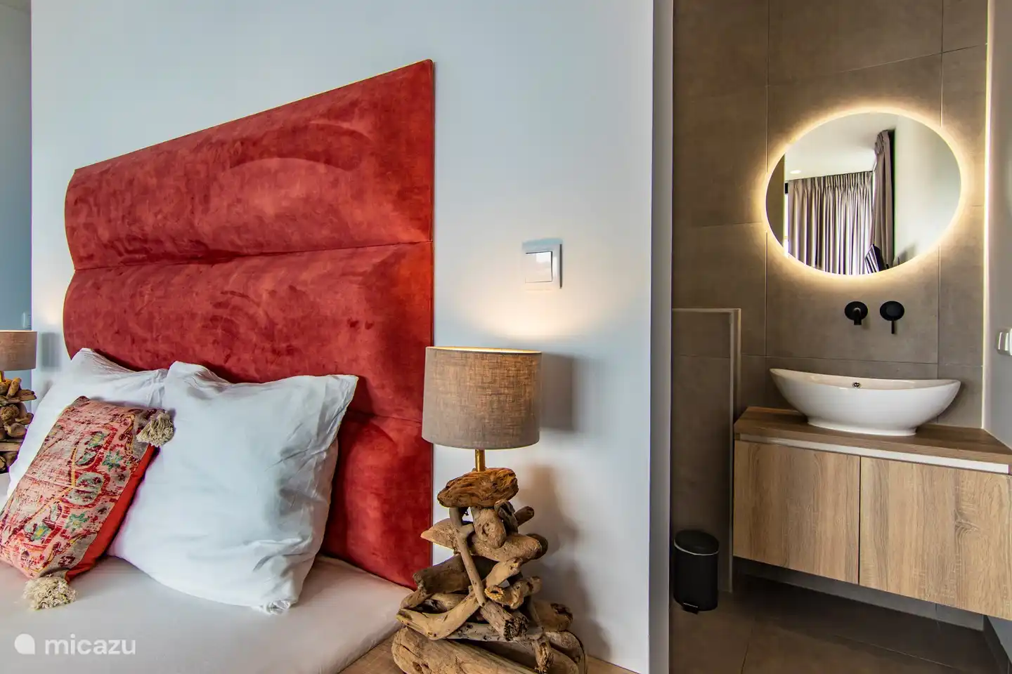 Schlafzimmer 1 mit Badezimmer