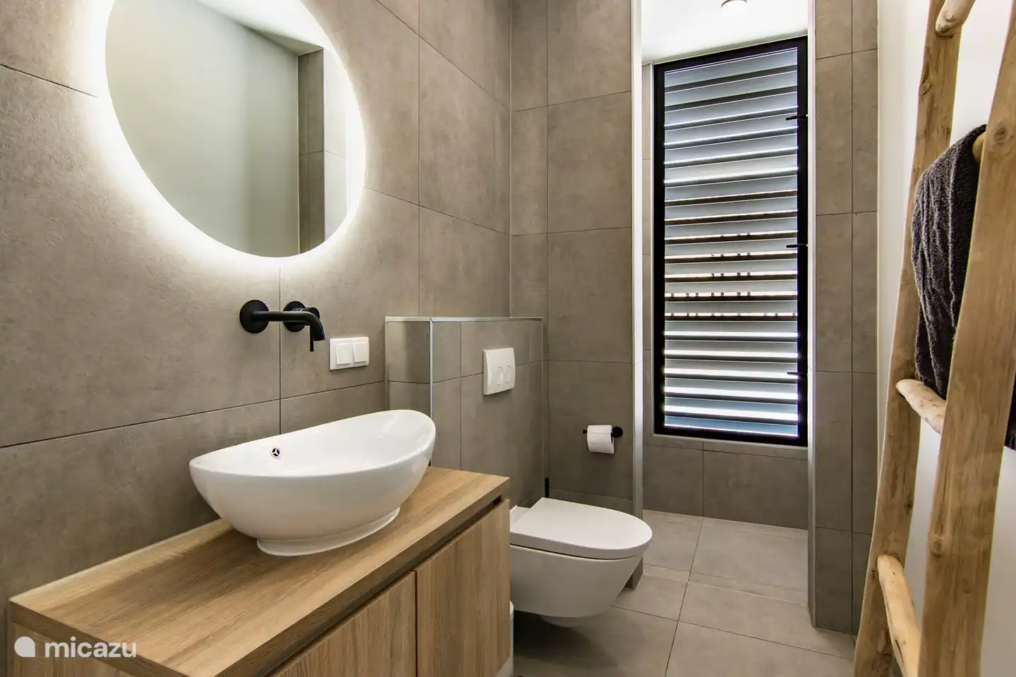 Gemeinschaftsbad von Schlafzimmer 3 und 4