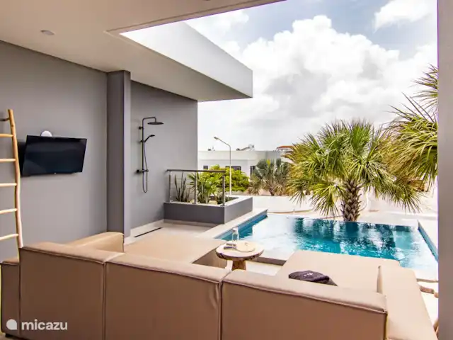 Lamar Villas Appartement de luxe Fidji | Curaçao, Banda Ariba (est), Jan Thiel - appartement terrasse avec piscine au premier étage.