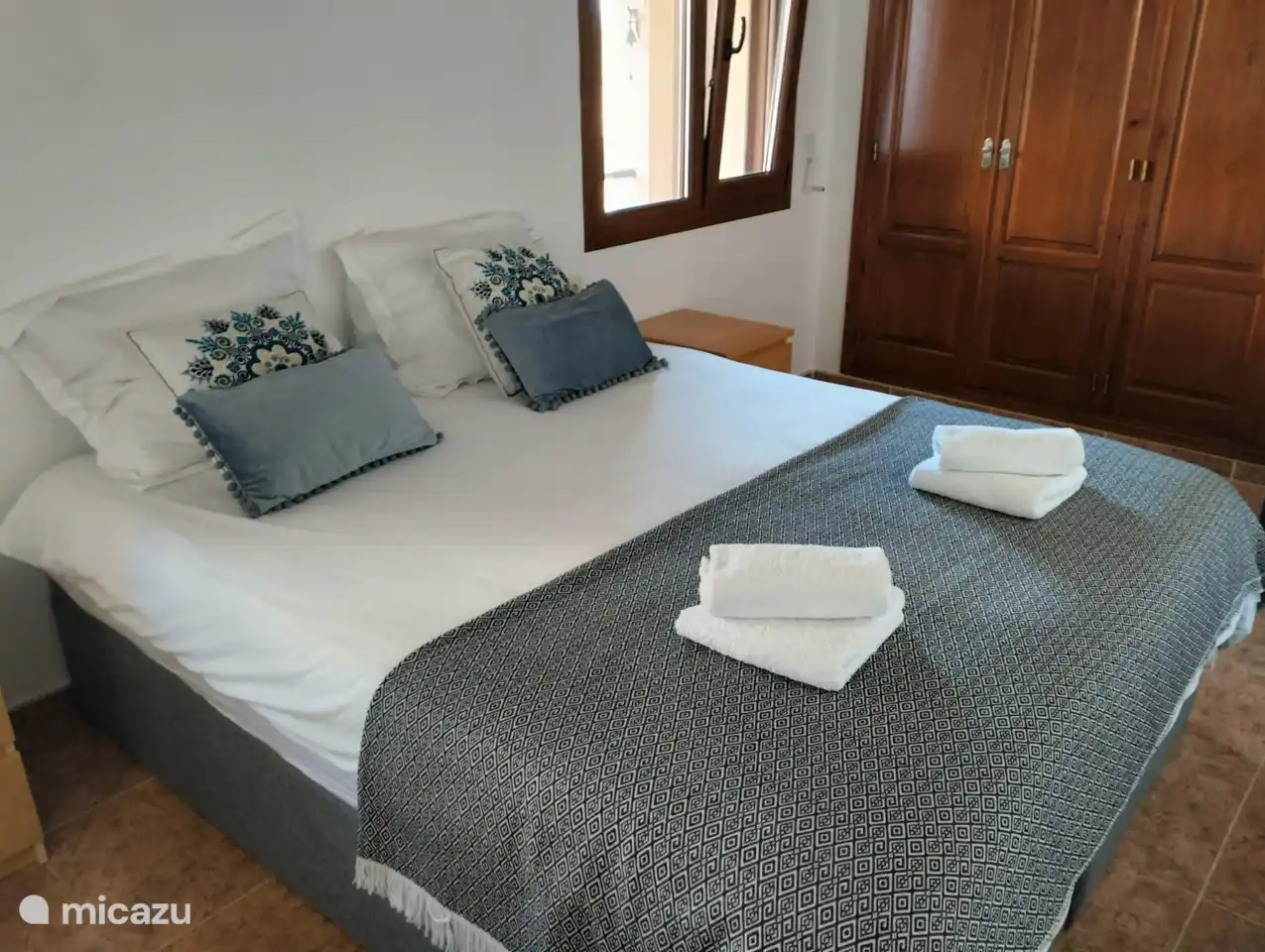 Schlafzimmer 1 mit Badezimmer inkl. Badewanne