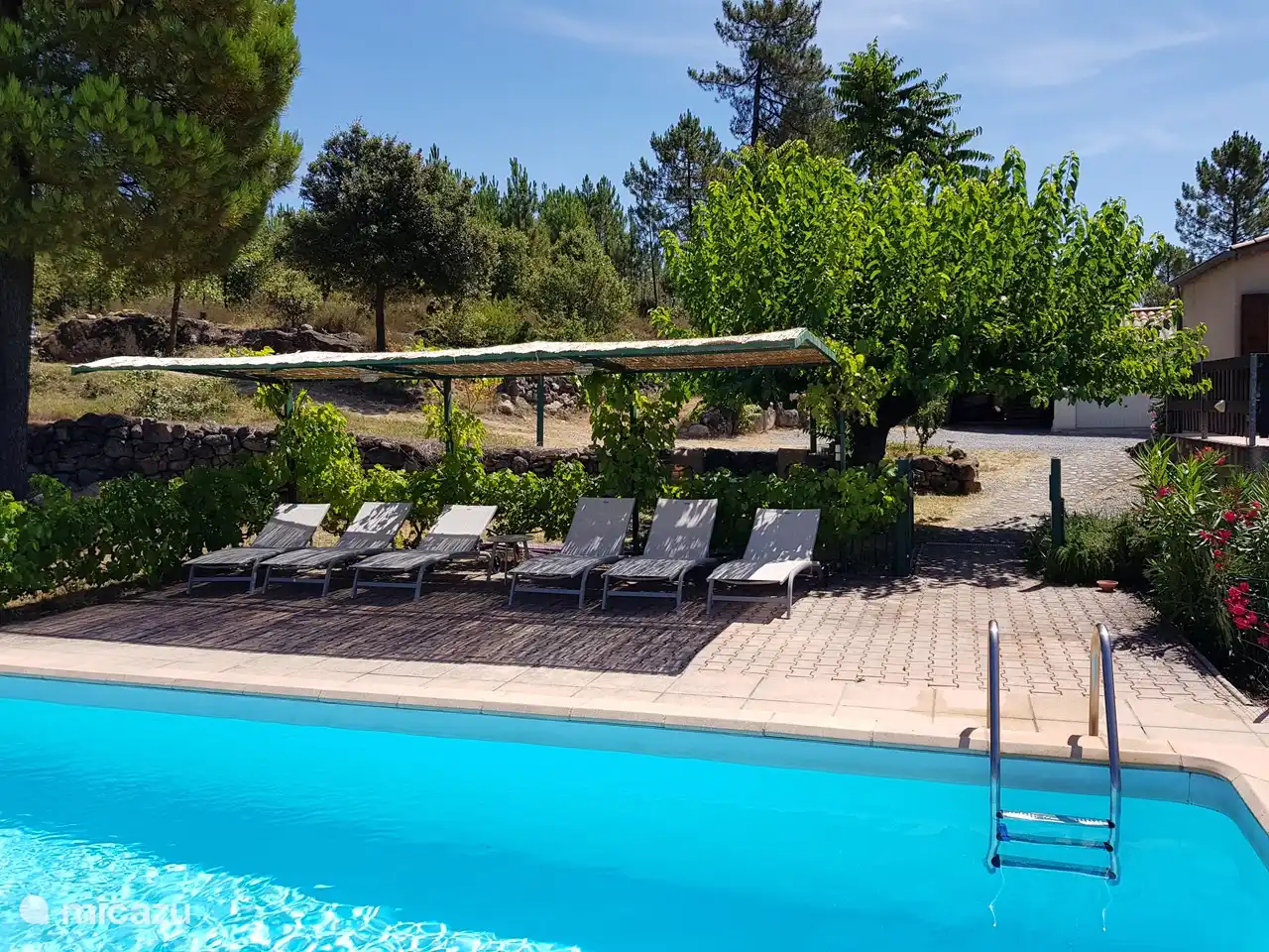 Überdachte Sonnenterrasse