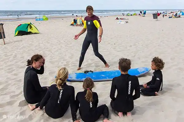 Surfunterricht von surfschoolhigh5 am Strand von Strandslag.