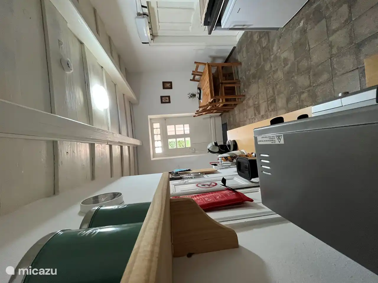 Küche mit originalem Boden, Decke und Türen aus dem Jahr 1850