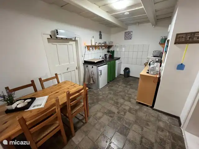 boerderij huren in Hongarije, Jász-Nagykun-Szolnok, Jászszentandrás – tanya 'Anouschka' Keuken met originele vloer, plafond en deuren uit 1850