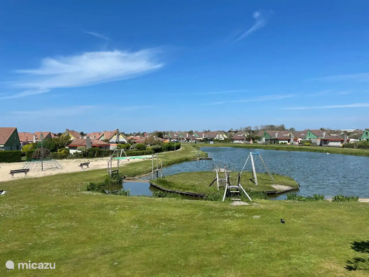 Blick vom Haus auf den Spielplatzgarten