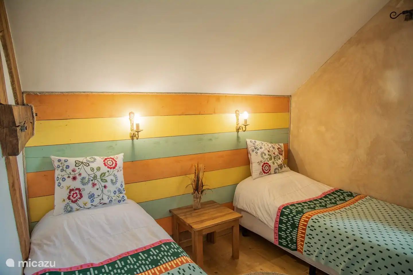 bedroom with 2x single bed