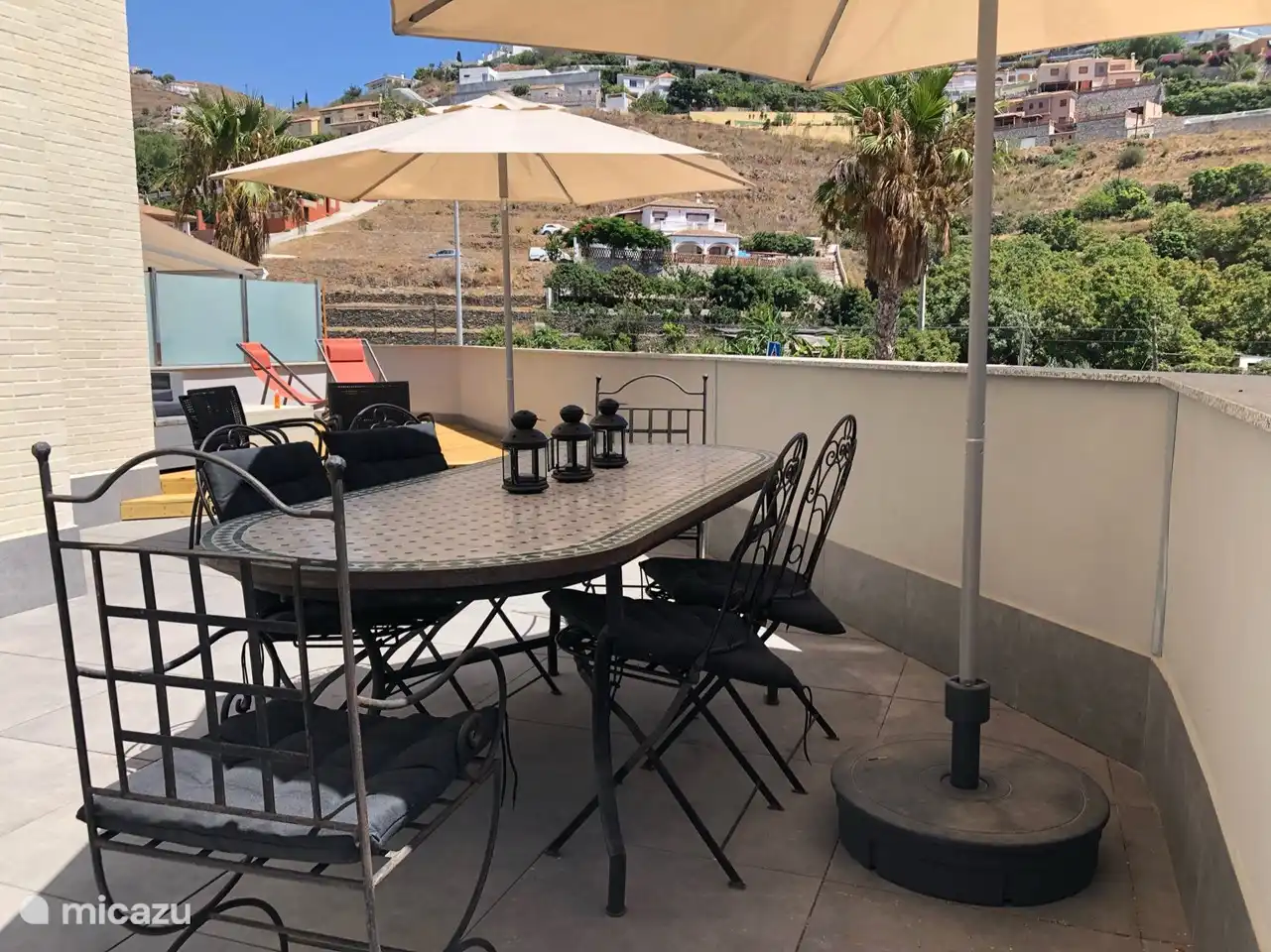 table sur grande terrasse