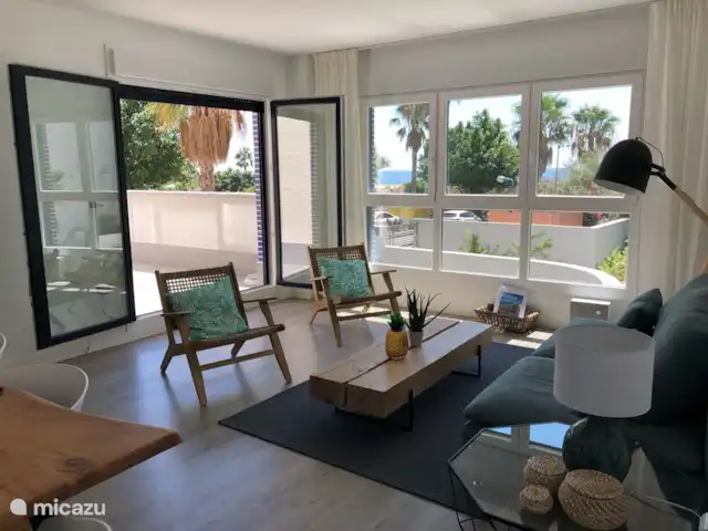 AlmunecarLocation Vacances: Cabria | Espagne, Costa Tropical, Almuñécar - maison de vacances Salon avec portes-fenêtres sur les deux terrasses